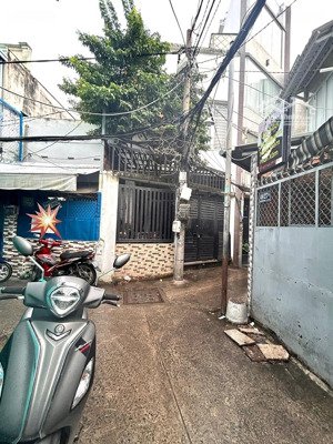 bán nhà đ.khánh hội, căn góc đi lại thuận tiện, luu thông tôn thất thuyết, bến vân đồn, hoàng diệu.