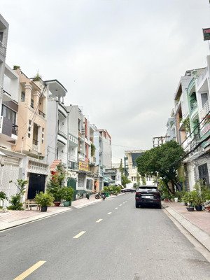 mtkd khu vip bình phú 1 - 4m * 17,5m - mt đường nhựa 14m có lề, sát mặt tiền đường bình phú, thô