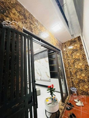 bán nhà ngọc khánh 36,8m 5 tầng mt 3,5m sđcc giá 7,76 tỷ có thương lượng lh 