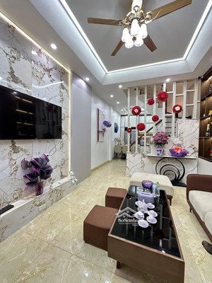 nhà đẹp gần đường ô tô, hồng mai, hai bà trưng, 40m, 4 tầng, mt 3.7m, giá 9.75 tỷ.