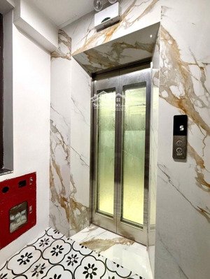 nhỉnh 10 tỷ nhà xuân la 39m2 ô tô gần, mt 5m full nội thất