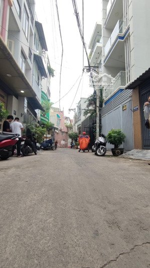 giảm tổng1.4tỷ hxh ngủ trong nhà chính chủ chưa qua đầu tư nhà xây kiên cố ngay nguyển văn đậu bình