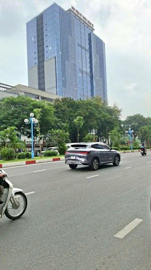 bán nhà văn cao 147m2, 8 tầng 1 hầm giá: 93 tỷ. ba đình