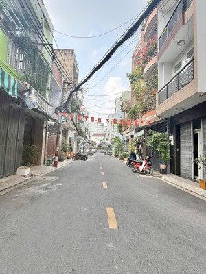 nhà khu vip tân phú - 60m2- 3 tầng- đường 10m có vỉa hè - căn góc 3 tầng không lộ giới- 9.xt