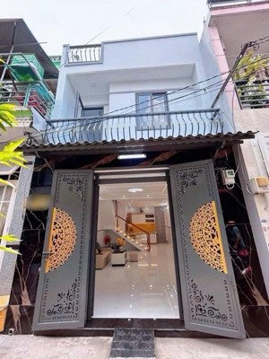 bán gấp nhà đường thích quảng đức p.4 q.phú nhuận giá chỉ 2 tỷ 190tr/58m2. hẻm 3m