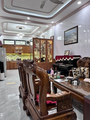 nhà mặt tiền, gần chợ phước bình, trường đh, th, 3 ngân hàng lớn, sd 228m2