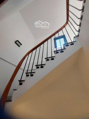 cần bán căn nhà tại đống đa 24m 5t hơn 7 tỷ, 5 bước chân ra ô tô, giao thông thuận tiện,vị trí vàng