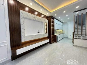 bán nhà ngô gia tự 48m 5 tầng 9 tỷ: dân xây, nhà cách mặt phố ô tô tránh 30m, giao thông thuận