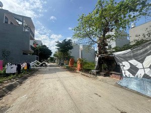 bán lô đất giá tốt ngay đối diện chợ long phước - ký túc xá đại học luật