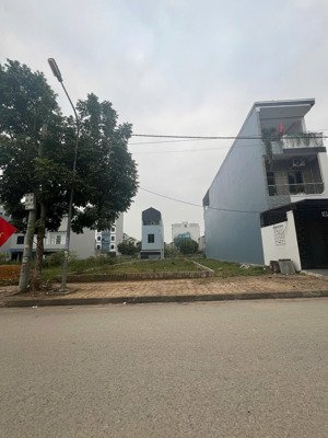 lô đất lõi trung tâm hoà lạc mặt đường kinh doanh