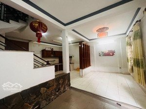 50 m2 ,3 tầng , đường kha vạn cân và linh trung chỉ 5,2 tỷ .vị trí đẹp dân trí.sổ hồng hoàn công