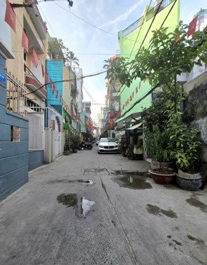 bán nhà 2 tầng có sân vườn ngay cách mạng tháng tám hòa hưng diện tích 63m2 chỉ hơn 7 tỷ đi bộ 50m