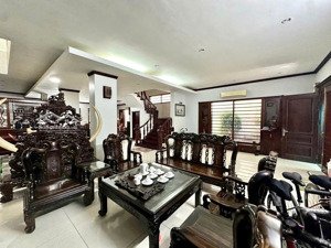 bán biệt thự đẳng cấp ngọc lâm, long biên - 5 tầng 220m² - 3 mặt thoáng - nhỉnh 62 tỷ