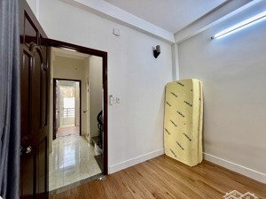 siêu rẻ!! 2 phòng ngủ nguyên tầng 35m2 full nội thất balcon ngay bờ kè trường sa kênh nhiêu lộc