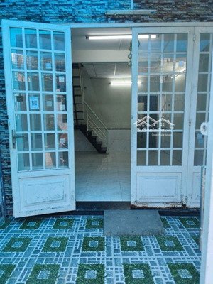 bán nhà ngã tư hàng xanh 47 m2 ,2 tầng chỉ hơn 5 tỷ. nhà đẹp sổ hồng hoàn công gần các trường đh.