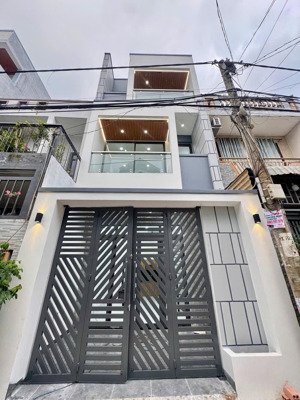 cc bán nhà mới 1trệt 2lầu p long trường q9
giá 5.150 tỷ có tl- dtích 50m2, sàn 120m2 shr