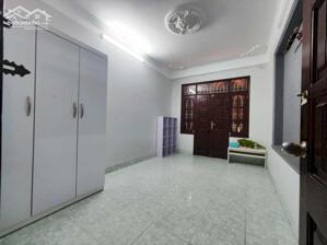 CHO THUÊ NHÀ ĐƯỜNG NGUYỄN CHÍ THANH, ĐỐNG ĐA, GẦN LÁNG, NHÀ ĐẸP 5 TẦNG, NGÕ THÔNG