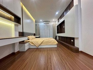 bán nhà xã đàn thang máy ở ngay trước tết đống đa