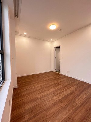 chính chủ gửi em cho thuê căn gốc tầng cao giá 13.5 triệu ntcb lh em em đắt xem nhà