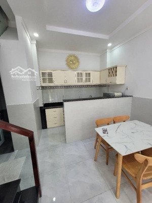 nhà đẹp lô góc hẻm xe hơi 3 tầng ngay đường số 8
gv
r diện tích 4.5x 8.2 ( 38m 2)
:. xây 3 tầng lô