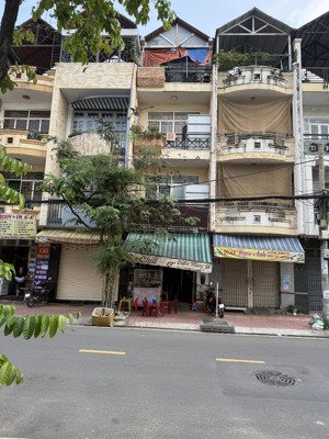 bán nhà mặt tiền đường 16m, đang kinh doanh, gần công viên, sát trường đại học, gần khu chung cư