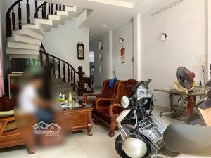 bán biệt thự mặt tiền nguyễn đình chính - 154m2 - 3 tầng - 28 tỷ - sân vườn cây trái thoáng mát