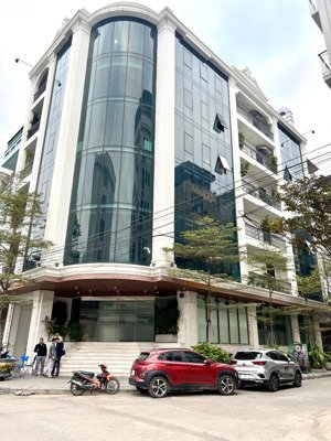 cho thuê nhà 7 tầng thang máy 650kg lô góc view thoáng 3 mặt đường 150m x 7t, mt 20m thông sàn.