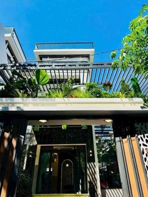 bán gấp giá chỉ 8 tỷ 700tr chủ ngộp biệt thự sân vườn, dt 164m2 (8.2x20m), shr sang tên trong ngày.