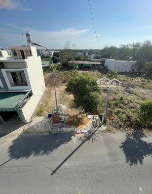 cần bán nhanh lô đất 5x25 full thổ mặt tiền đường nhựa 6m ngay bệnh viện đa khoa củ chi giá 1tỷ4 tl