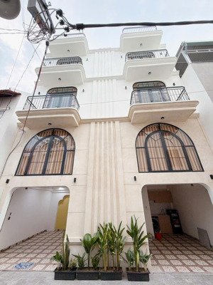 chủ gửi bán nhà đang kinh doanh chdv 1 trệt 4 lầu gồm 6 phòng, giá nhỉnh 7 tỷ