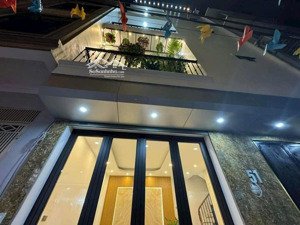 bán nhà phố láng hạ 32m2 4 tầng , mặt tiền 3,2m , 20 mét ra phố. giá 8,8 tỷ