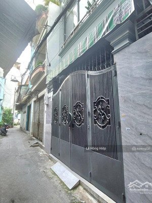 lạc long quân, hồng lạc, gần mặt tiền. 4*12m, 3pn, nhà bê tông kiên cố.