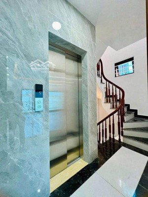 liên mạc hai thoáng thang máy ô tô 35m giá 6,6 tỷ