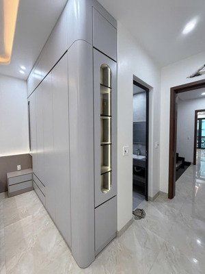 chính chủ bán nhà 5 tầng thang máy ngay tại tuyến 1 lô 15 lê hồng phong.