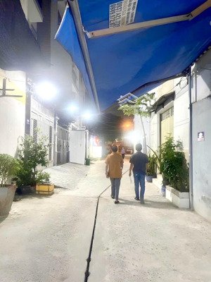 đường xe hơi - nhà đúc 2 tầng, cạnh vườn lài - tân hương - độc lập - chỉ 4,x ty