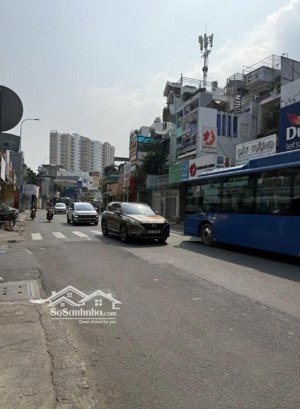 mặt tiền kinh doanh lạc long quân - 28m2 ngang 3.6m dài 8m - 3 tầng nhà mới đẹp.