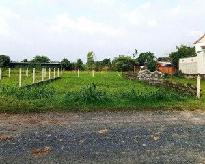 chính chủ cần bán lô đất thổ vườn 580m2 có sẵn 300m thổ cư, giá 4tỷ, sổ hồng riêng