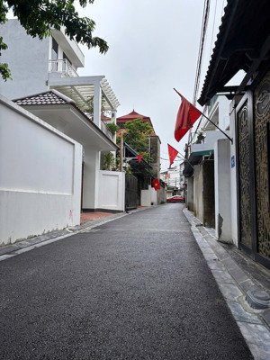 bán lô đất hoa hậu giá tốt 3 bước chân ra hồ điều hòa