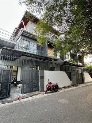 biệt thự mini trung tâm thủ dầu một đối diện chợ phú hòa vị trí cực hiếm kết cấu: 1