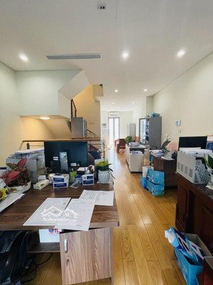 toà văn phòng có 102 nguyễn thị định! thang máy, ô tô tránh, vỉa hè, thông kinh doanh. 68m*6t