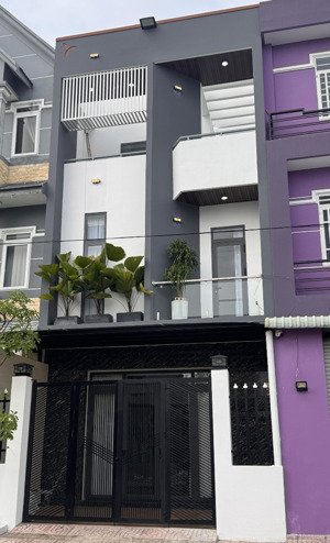 bán nhà mặt phố tại five star eco city, 4,5 tỷ, 82,5m2, hàng hiếm tại long an