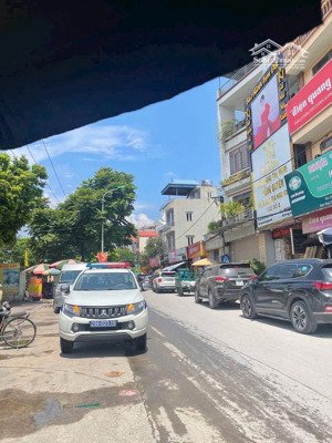 cc tôi cần bán lô đất đẹp 259m2 chỉ 6tỷ550 đường to hạ tầng bao đẹp, xung quanh kinh doanh sầm uất