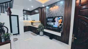 bán nhà ngọc thụy long biên trong đê 40m 5 tầng giá 8,3 tỷ nội thất như hình