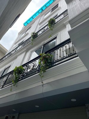 nhỉnh 11 tỷ nhà đẹp đường phạm văn đồng, 6 tầng,33m, 50m ra phố,ngõ thông, nội thất xịn,nở hậu