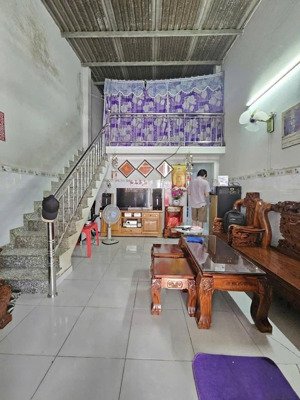 chính chủ chủ cần bán trệt lửng đông hoà, dĩ an. gần chợ, trường học, s.thị go. dt 62m. ngang 4m