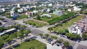 chính chủ cần tiền bán gấp đất kđt golden hills city, 125m2, gần cây xăng, trục thông đường lớn