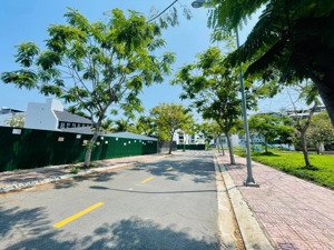 cần nhượng lại lô biệt thự khu phước long a gần sun group. hạ tầng hoàn chỉnh giá 50 tr/m2