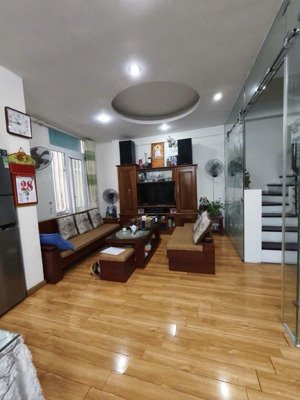 bán nhà phố vĩnh phúc, 50m ra oto tránh, căn góc, ngõ rộng sáng, dân xây kcbt 43m*6t tặng nt ở ngay