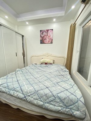 cần bán gấp nhà thuỵ khuê ngõ thông rộng view hồ tây dt 40m*6 tầng giá chỉ 13,5 tỷ