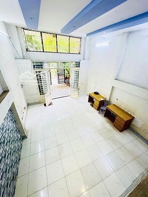 bán nhà khu phân lô gần kdc lý chiêu hoàng -2 tầng -5*18m -hẻm xe hơi- hơn 6 tỷ.